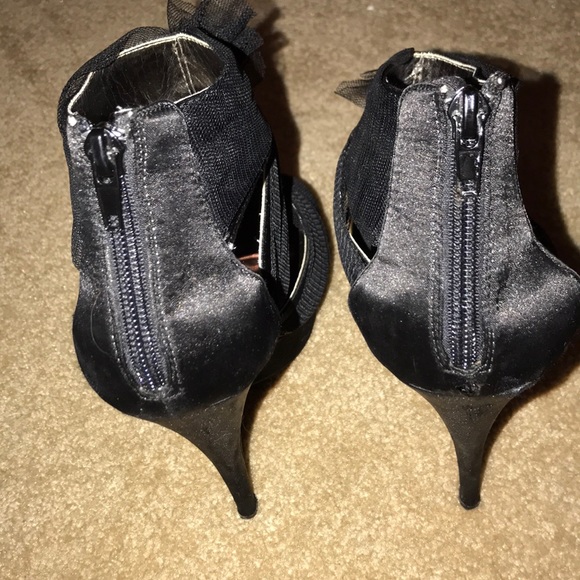 Black ankle bootie heels - Picture 3 of 8